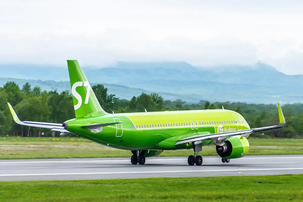 Самолёт авиакомпании S7 Airlines